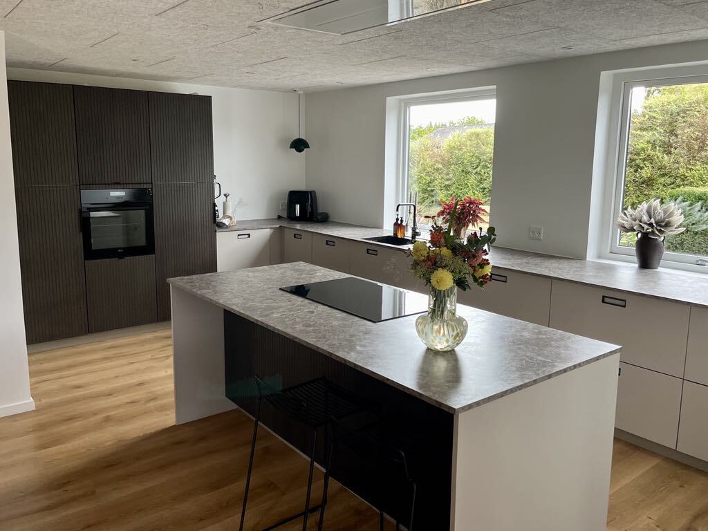 Hus med nylagt træterasse